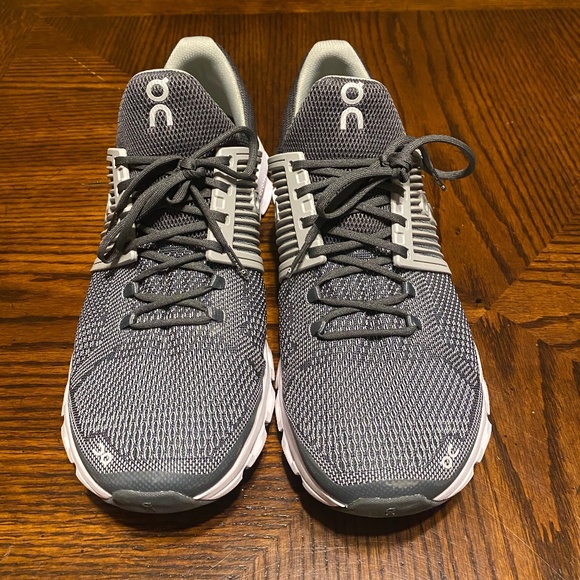 On Cloudswift Shoes - Picture 1 of 3
